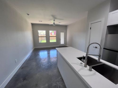 703 Phillips St, Conroe TX  77301-3054 exterior