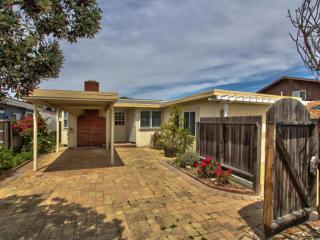 139 Dunecrest Ave, Monterey, CA 93940-3404