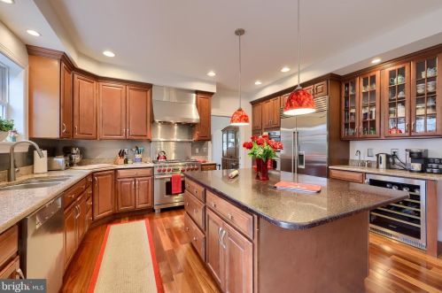 3 Twin Oaks Holw, Lancaster PA  17601-2234 exterior