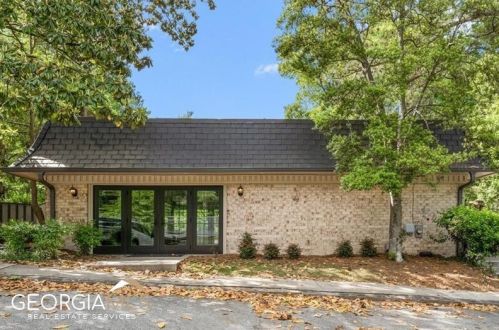 106 Adrian Pl, Atlanta GA  30327-4003 exterior