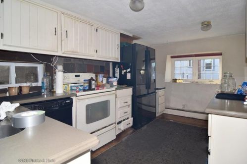 589 Hancock St, Tiverton, RI 02878-2344
