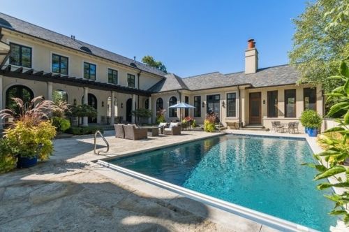 225 Shadowood Ln, Northfield, IL 60093-1015