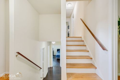 6896 Lockridge Dr, Atlanta GA  30360-1515 exterior