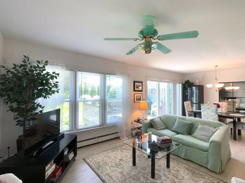 74 Houston Ave, Middletown, RI 02840-3916