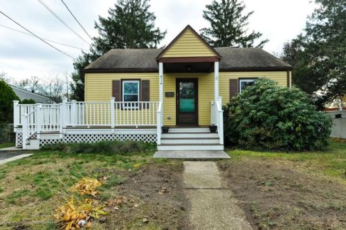 414 Willow St, Lakehurst, NJ 08733-2530