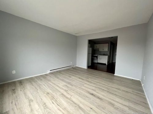 289 Main Ave, Norwalk CT  06851-6157 exterior