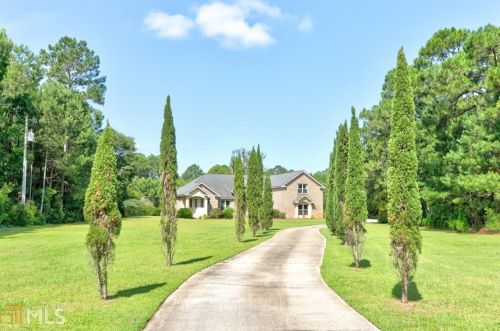 195 Demeries Lake Ln, Richmond Hill, GA 31324-9613