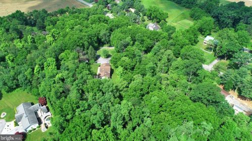 2122 Walnut Bottom Rd, Carlisle PA 17015-9122 exterior