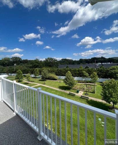 5204 Rio Vista Ln, Rockleigh, NJ 07647