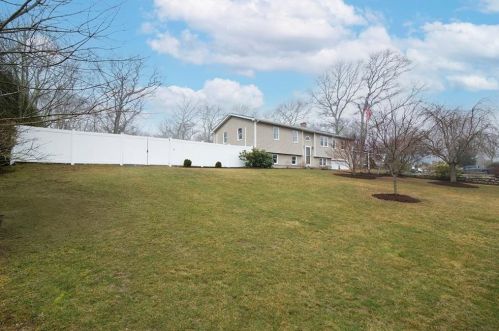 15 Robin Way, Westerly, RI 02891-4910