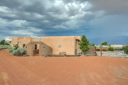 134 Tierra Encantada, Corrales, NM 87048-6806
