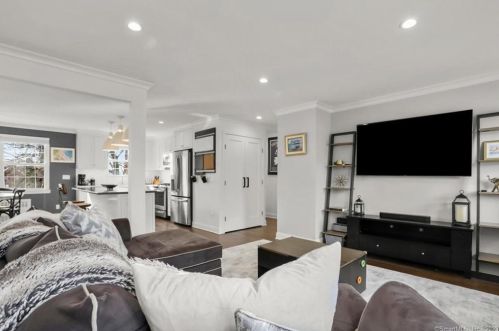 140 Putnam Park, Greenwich CT  06830-5780 exterior