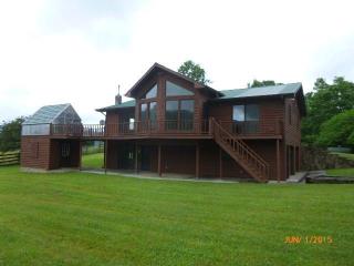 172 Hickory Hills Ln, Jellico, TN 37762-3446