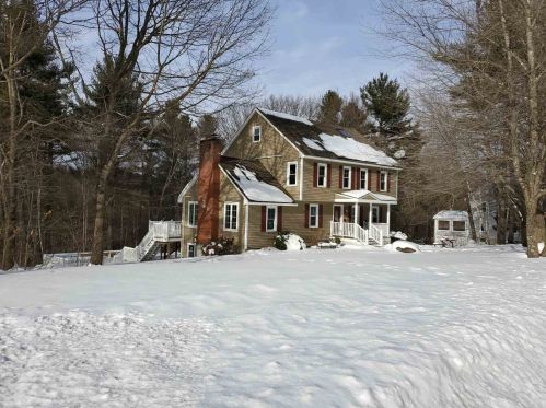 32 Holstein Ave, Londonderry, NH 03053-3912