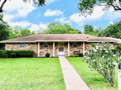 640 Rosenberg St, Halsted, TX 78945-1808