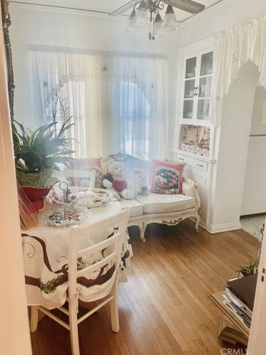 556 Ivy St, Glendale CA  91204-1122 exterior