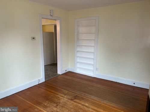 56 Mandl St, Trenton NJ  08619-3604 exterior