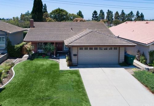 3852 Blackthorn St, Irvine, CA 92606-2606