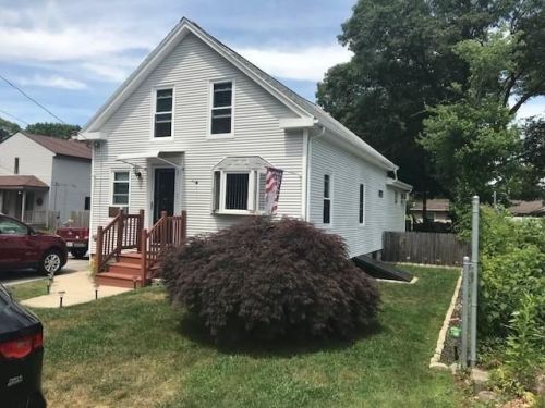 62 Milton Rd, Warwick, RI 02888-1326