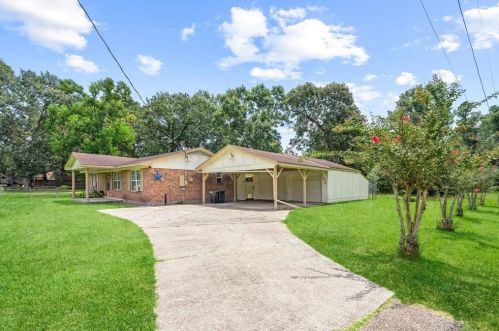 1301 Briar Cliff St, Conroe TX  77385-9740 exterior
