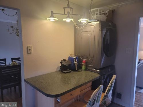 7624 Long Pine Dr, Springfield VA  22151-2823 exterior