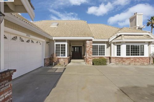 2334 Reef Ct, Discovery Bay, CA 94505-9261