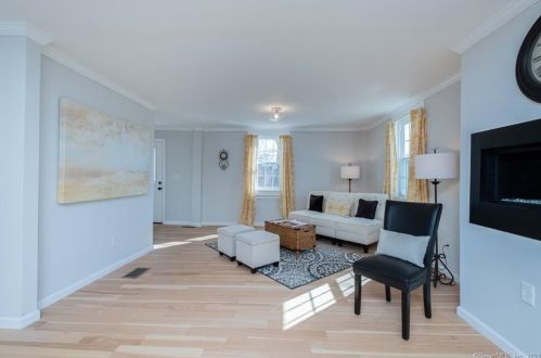 41 New Marker Rd, Wapping CT  06074-1863 exterior