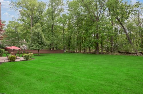 11 Ella Rd, Sparta, NJ 07871-4018