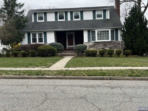 141 Lincoln Ave, River Edge, NJ 07661-2206