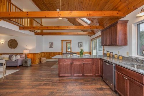 46 Old Rochester Rd, Dover, NH 03820-2020