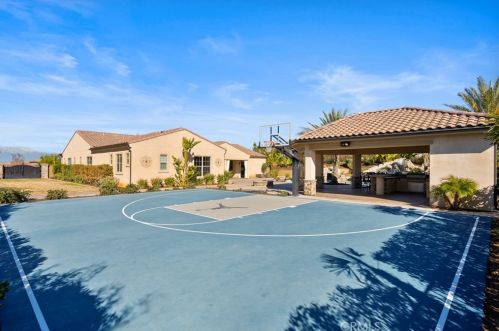 7756 Kingdom Dr, Riverside CA  92506 exterior