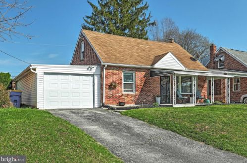 327 Greystone Rd, York, PA 17402-4002
