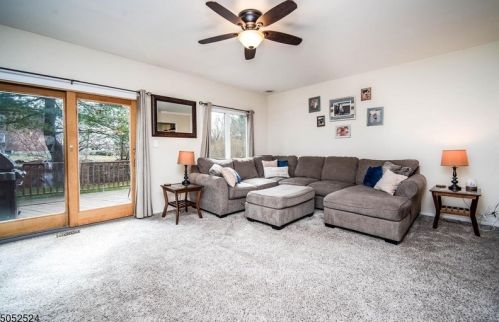 18 Sherwood Ct, Flemington, NJ 08822-6812