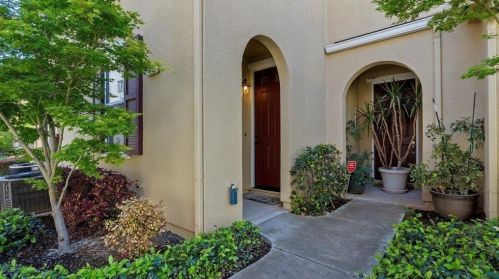 8428 Crystal Walk Cir, Elk Grove, CA 95758-8086