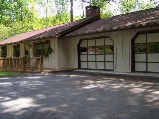 229 Jenny Ln, Boone, NC 28607-7957