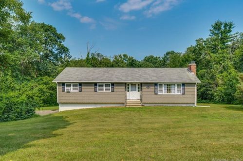72 Swendsen Dr, Upper Stepney, CT 06468-2071