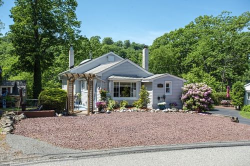 56 River Styx Rd, Hopatcong, NJ 07843-1827