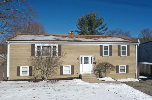 25 Friendship Ave, Warwick, RI 02889-4705