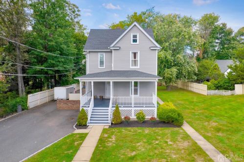 616 Center St, Green Brook, NJ 08812-1511