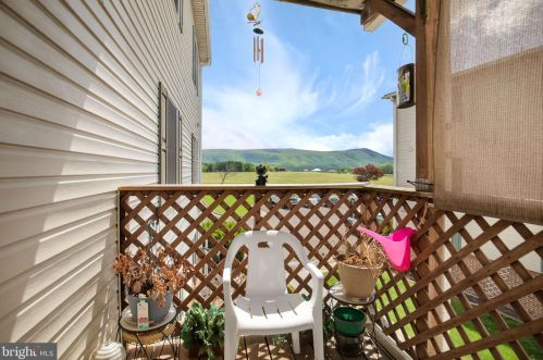 1286 Ox Rd, Woodstock VA  22664-1056 exterior