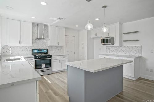 6337 Westview Dr, Riverside CA  92506-5325 exterior