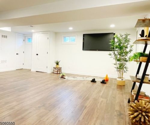 37 Ferncliff Rd, Bloomfield NJ  07003-5413 exterior
