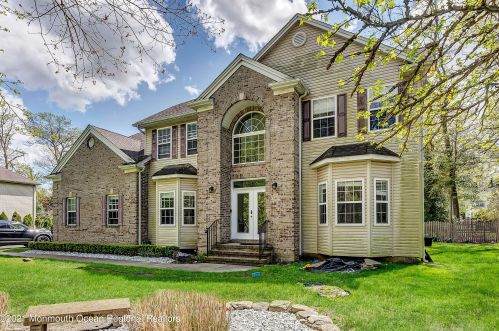 1306 Berkeley Ave, Tinton Falls NJ  07712-3528 exterior