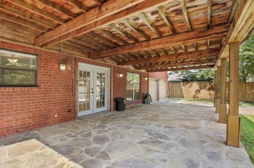 2226 Crystal Creek Ln, Garland TX  75040-8811 exterior