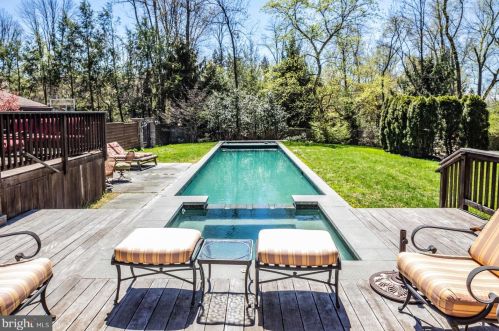 15 Teak Ln, Princeton NJ 08540-4724 exterior