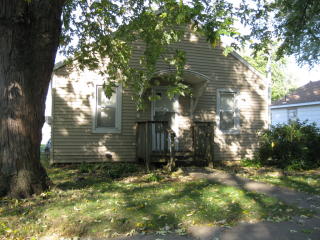 106 12th St, Charleston, IL 61920-1218