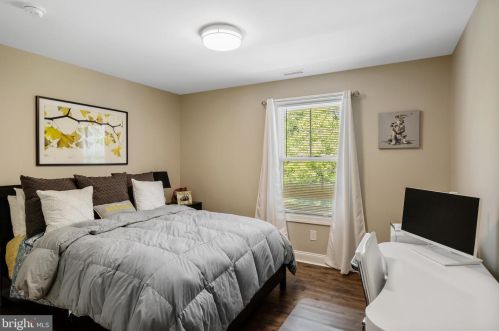 232 Elm Ave, Tavistock NJ 08033-2535 exterior