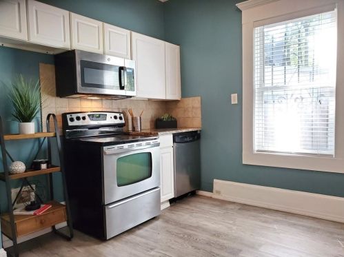 1737 Center Ave, Atlanta GA  30344-4703 exterior