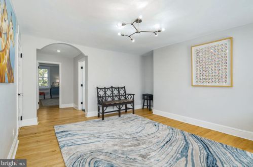 279 5 St, Philadelphia PA 19106-3715 exterior