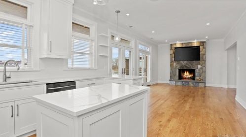 14 Byram Dock St, Greenwich CT  06830-6901 exterior
